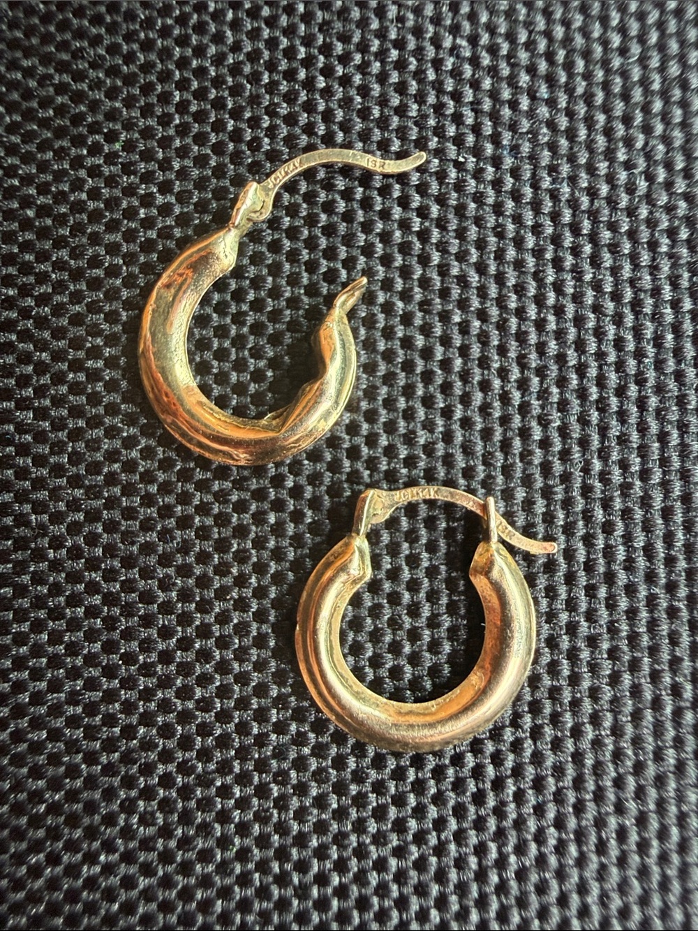 JCM14k ISR STAMPED! 0.4g Gold Hoop Earrings Mini- Classic Textured Hoops. 💛